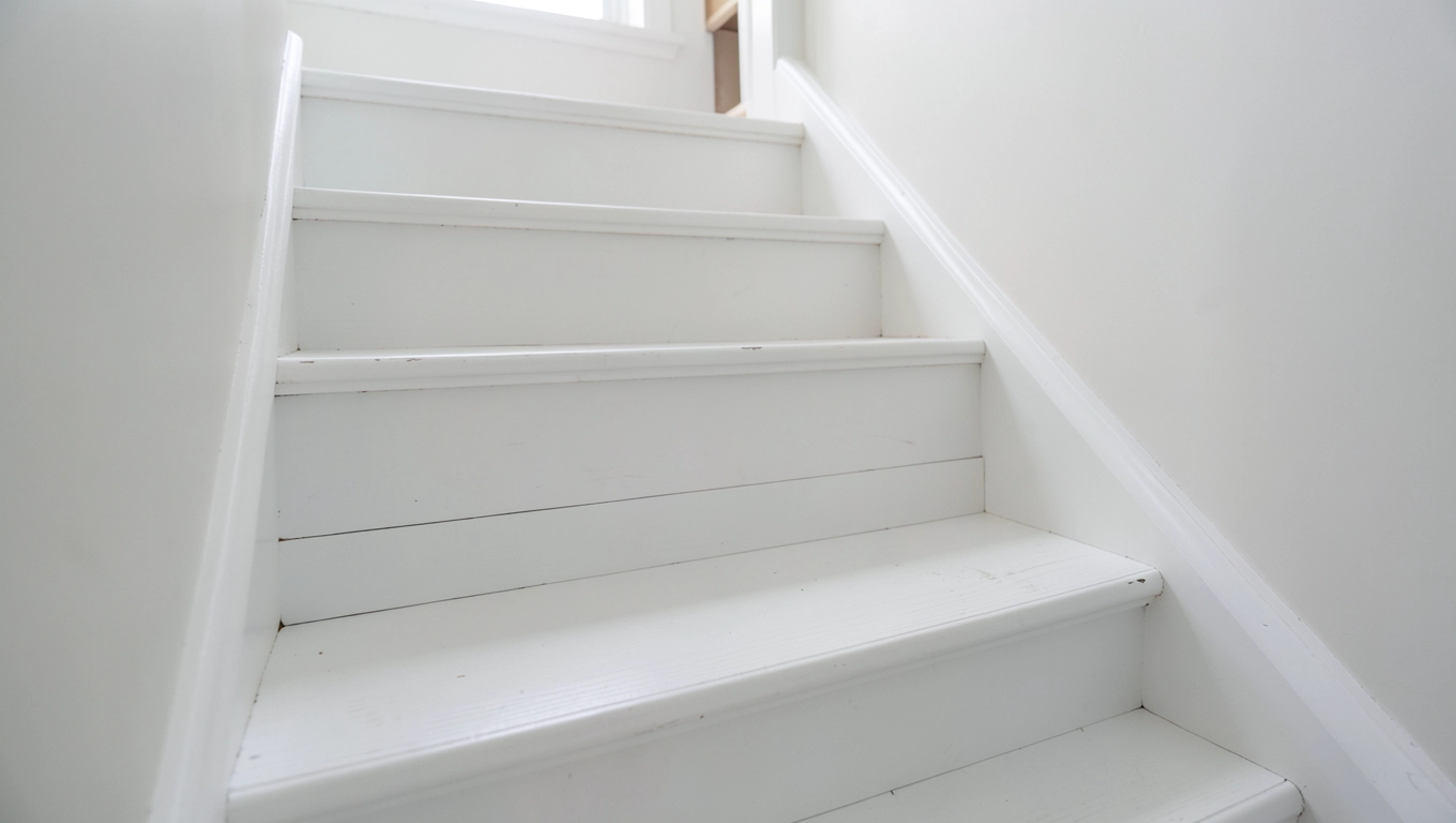 Białe schody z czego zrobić