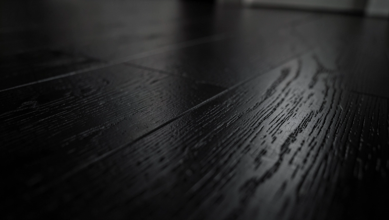 Ciemne panele podłogowe