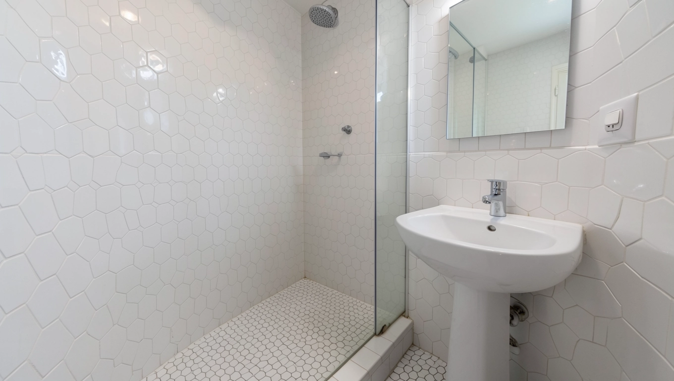 jakie płytki do małej łazienki