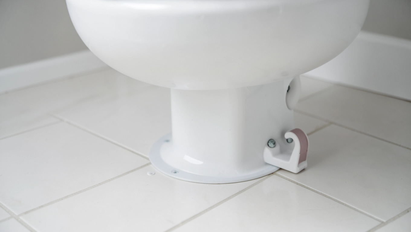 Mocowanie muszli klozetowej do podłogi bez wiercenia