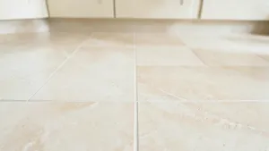 Beżowe płytki do kuchni na podłogę