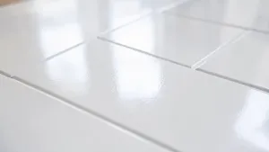 Białe panele podłogowe połysk