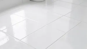 Białe płytki podłogowe do łazienki