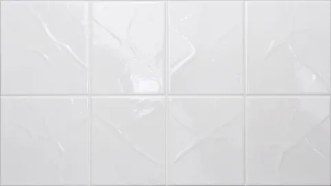 Białe płytki strukturalne z połyskiem