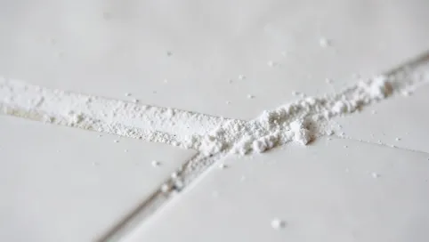 Biały nalot na płytkach po fugowaniu