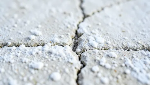 Biały nalot na płytkach zewnętrznych