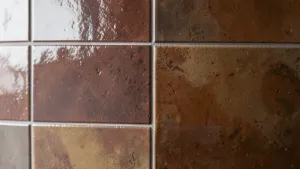 Brązowe płytki do kuchni na ścianę