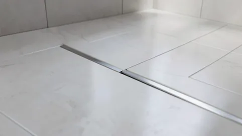 Brodzik posadzkowy z odpływem liniowym