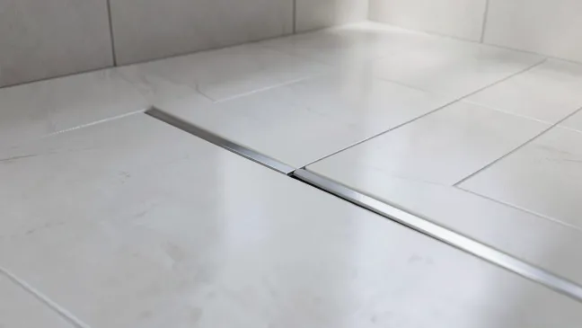 Brodzik posadzkowy z odpływem liniowym