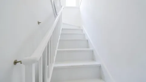 Cena za metr malowanie klatki schodowej