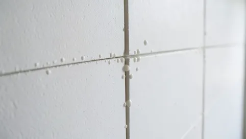 Cena za montaż płyt gipsowych na klej