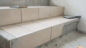 cena za położenie płytek na schodach