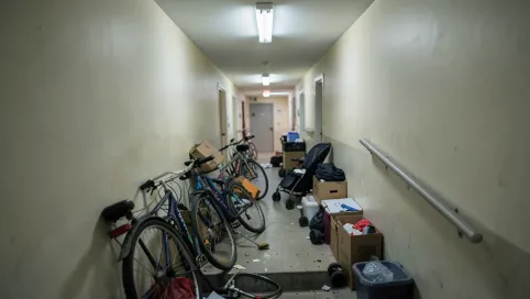 Co grozi za trzymanie rzeczy na klatce schodowej