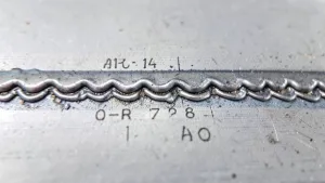 Co oznacza linia identyfikacyjna spoiny