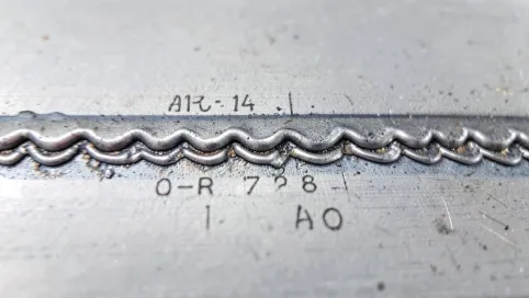 Co oznacza linia identyfikacyjna spoiny