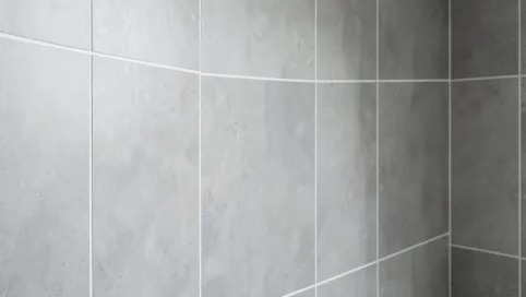 Czy gres podłogowy można położyć na ścianę