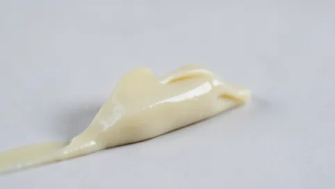 Czy klej Mamut jest elastyczny