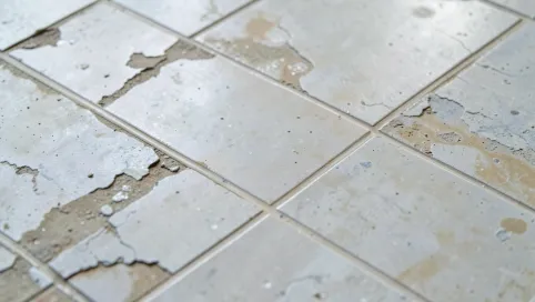 Czy można kłaść płytki na gumolit