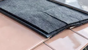 Czy można położyć papę na płytki