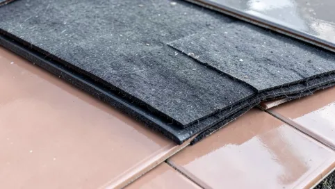 Czy można położyć papę na płytki