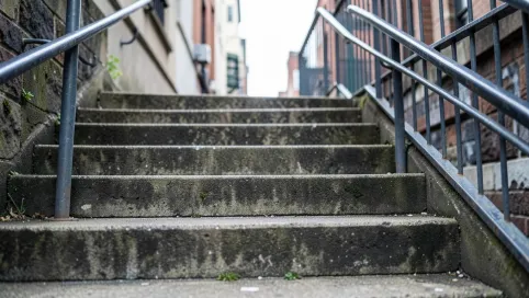 Czy na schodkach można pić 2024