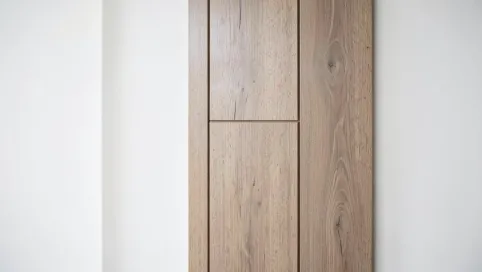 Czy panele podłogowe można położyć na ścianie