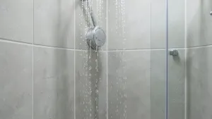 Czy płytki lappato nadają się pod prysznic