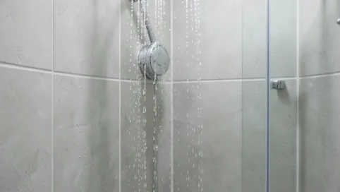 Czy płytki lappato nadają się pod prysznic