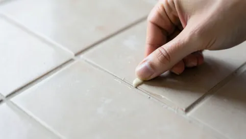 Czy Smarować Płytki Klejem