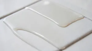 Czy żywicę epoksydową można położyć na płytki