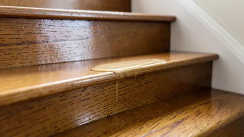 Czym myć schody drewniane olejowane