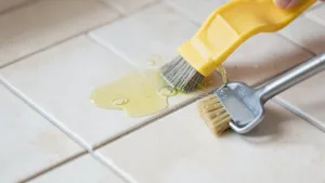 Czym odtłuścić kafelki przed przyklejeniem wieszaka