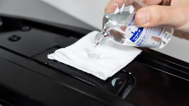 Czym odtłuścić plastik przed klejeniem