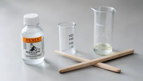 Czym rozcieńczyć żywicę poliestrową