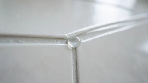 Czym uszczelnić fugi pod prysznicem