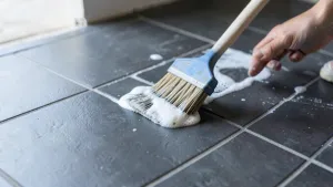 Czym wyczyścić ciemne fugi po remoncie