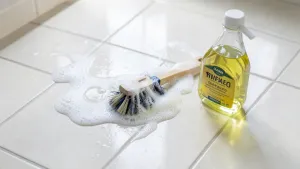 czym wyczyścić płytki gresowe