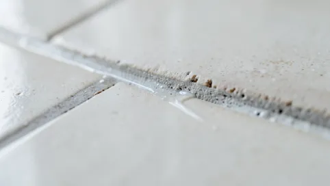 Czym zabezpieczyć fugi przed wodą