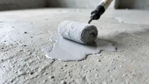 Czym zagruntować posadzkę betonową