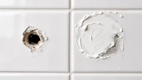 czym zamaskować dziury w kafelkach