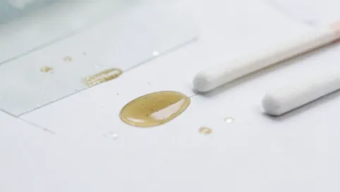 Czym zmyć klej po folii przyciemniającej