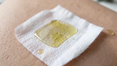 Czym zmyć klej po plastrze na ciele