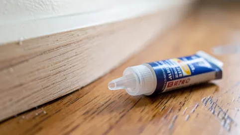 Dobry klej do listew przypodłogowych