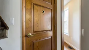 Drzwi wejściowe z klatki schodowej do mieszkania