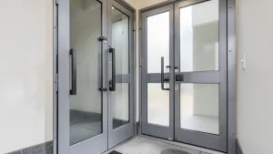 drzwi zewnętrzne na klatkę schodową