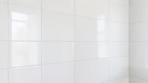 Duże płytki do łazienki na ścianę