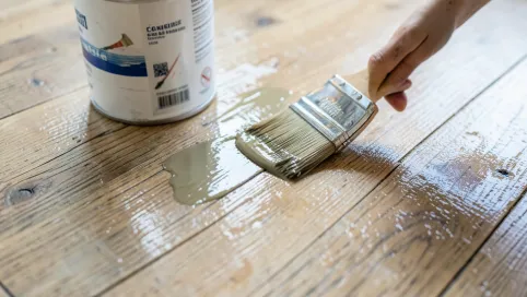 Farba renowacyjna do paneli podłogowych