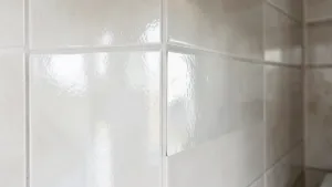 Folia samoprzylepna na płytki w kuchni