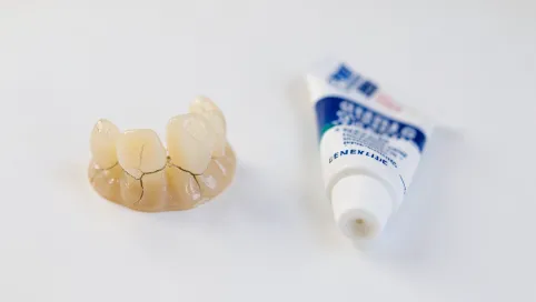 Gdzie kupić klej do pękniętej protezy