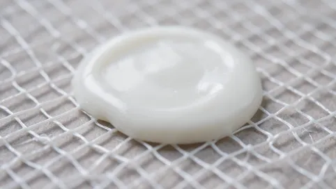 Gotowy klej do zatapiania siatki